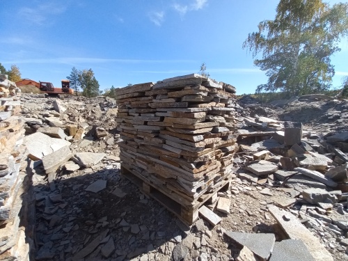 Плитняк златолит серебристый для мощения на бетон купить в Аше