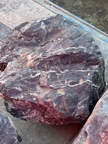 Камни для ландшафтного дизайна красно-фиолетовые 10-60 килограмм купить в Аше