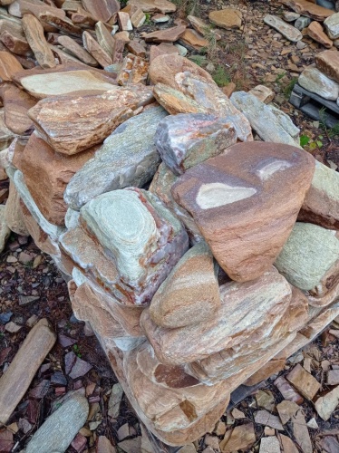 Златолит жёлтый, жёлто-зелёный глыбки и валуны для ланшафтного дизайна купить в Аше