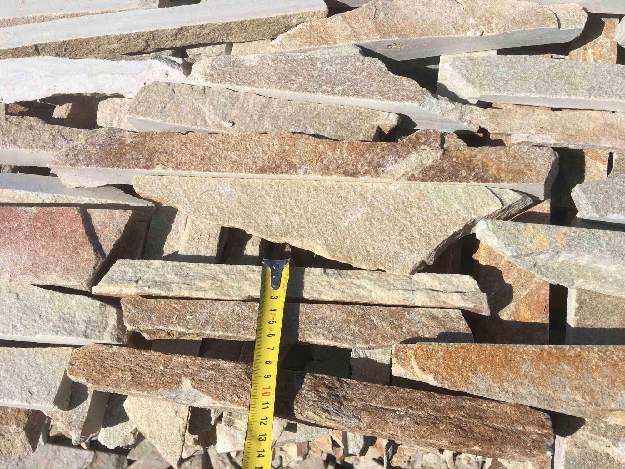 Горбушка златолит золотистый для облицовки купить в Аше