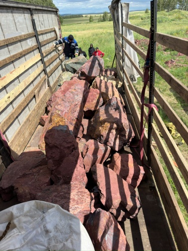 Ландшафтные глыбы красно-фиолетовые 200-1000 килограмм купить в Аше