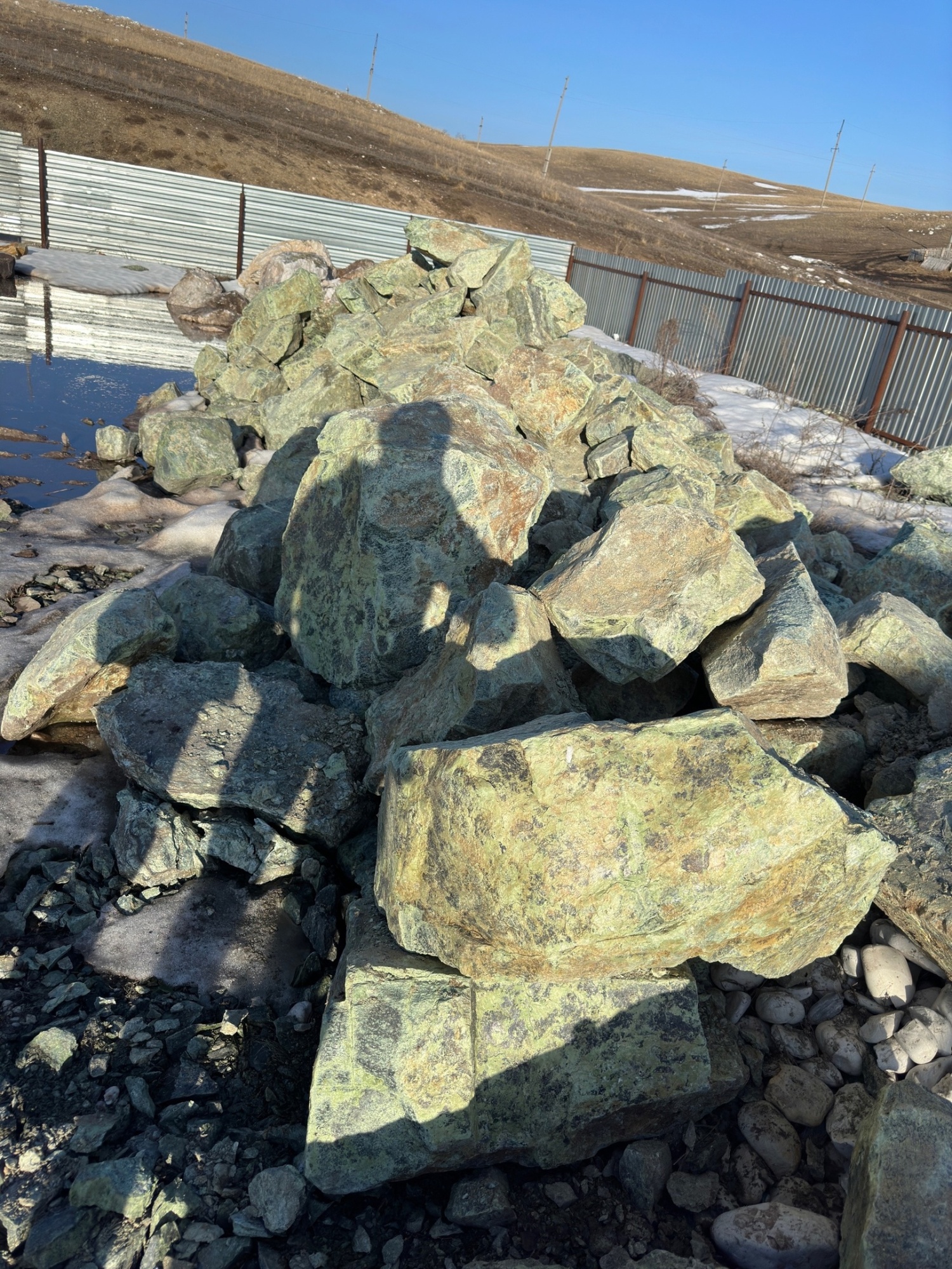 Камни для ландшафтного дизайна зелёные 10-60 килограмм купить в Аше