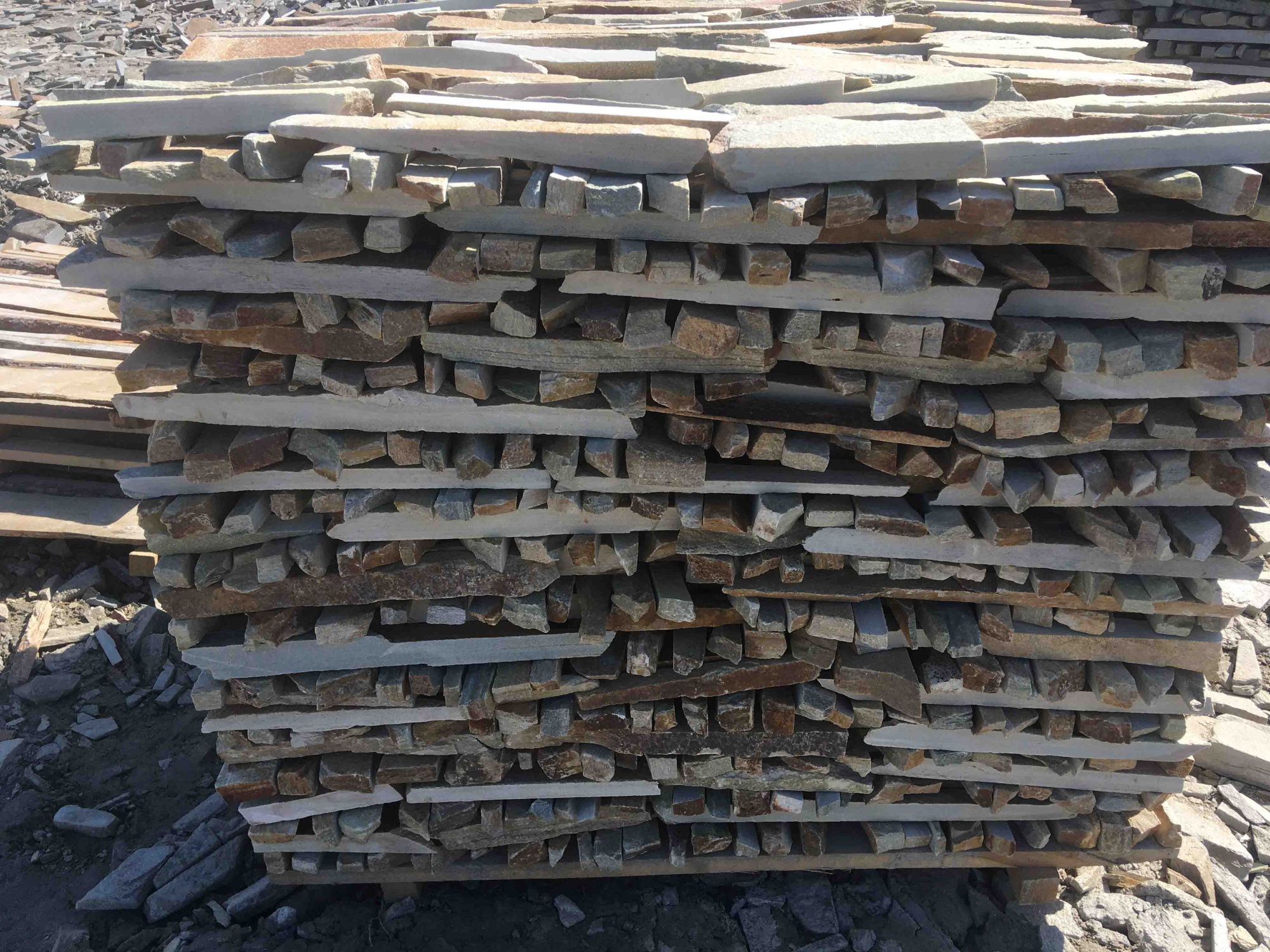 Горбушка златолит золотистый для облицовки купить в Аше