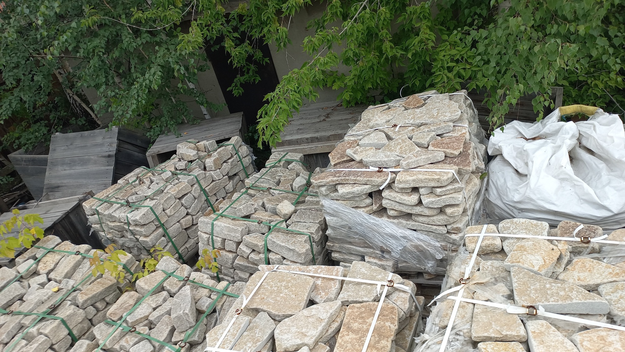 Плитняк гранитный галтованный купить в Аше