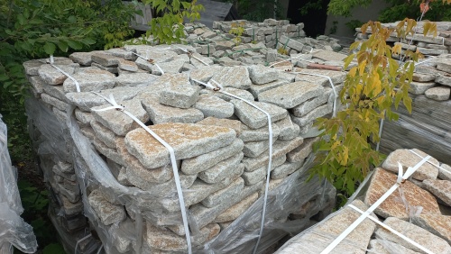 Гранитный плитняк галтованный для парковки купить в Аше