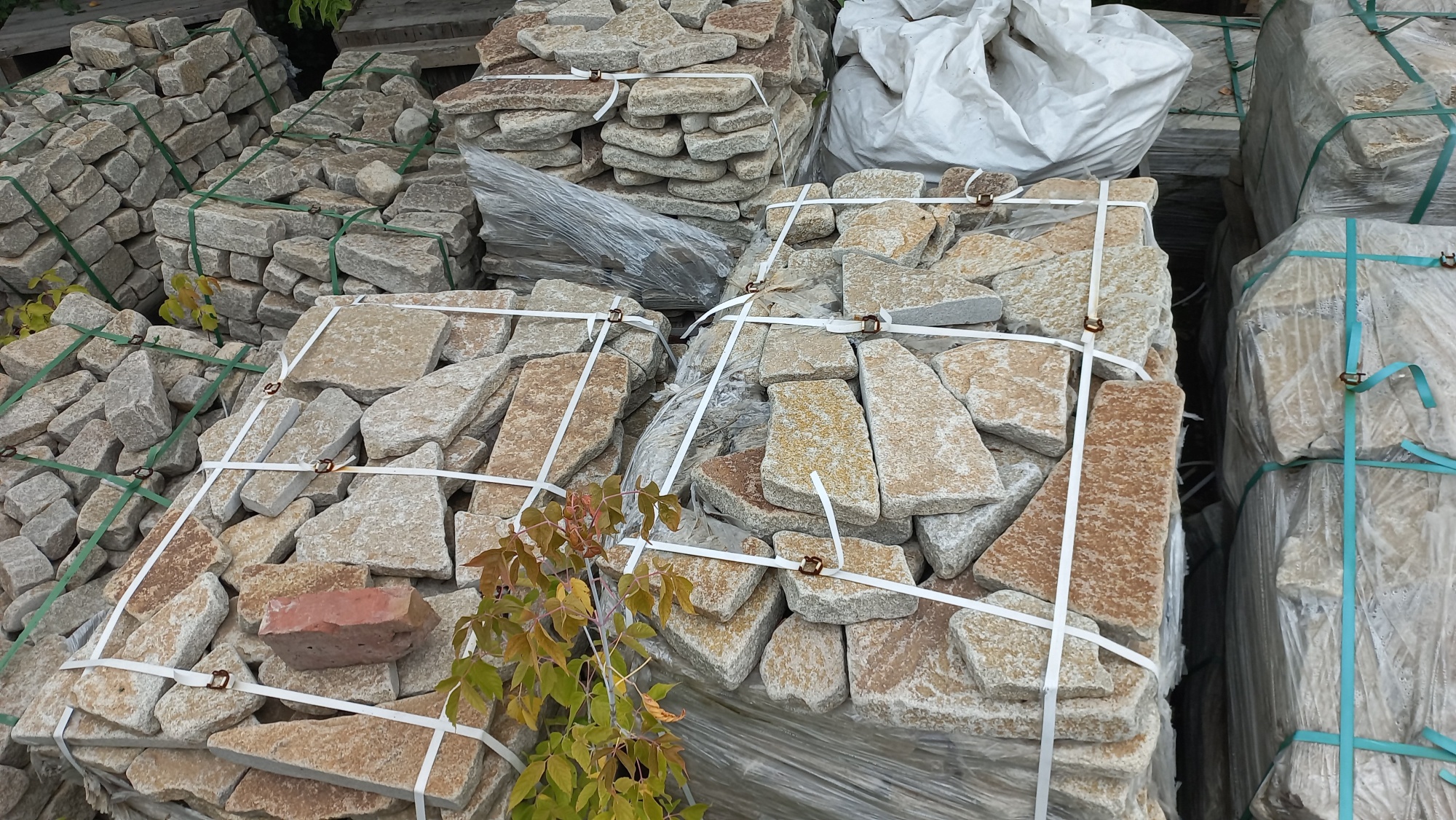 Плитняк гранитный галтованный купить в Аше