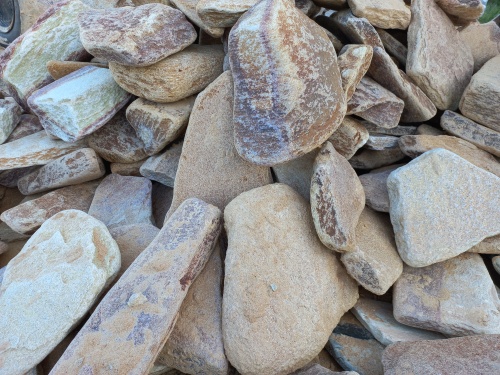 Златолит жёлтый, жёлто-зелёный глыбки и валуны для ланшафтного дизайна купить в Аше