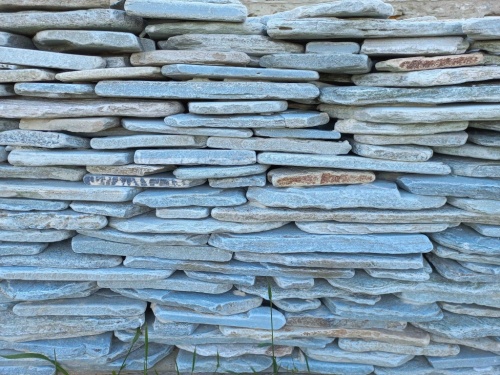 Плитняк златолит зелёный галтованный для цоколя купить в Аше