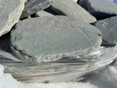 Плитняк златолит зелёный галтованный для мощения на бетон купить в Аше